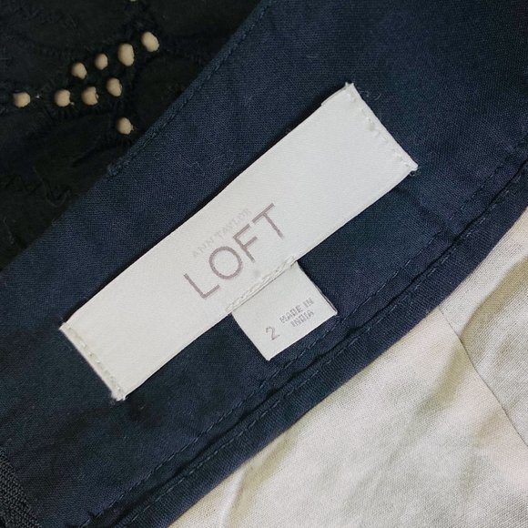 Eyelet Lace Black Pencil Skirt with Pockets EUC Midi Ann Taylor Brand - Picture 10 of 13